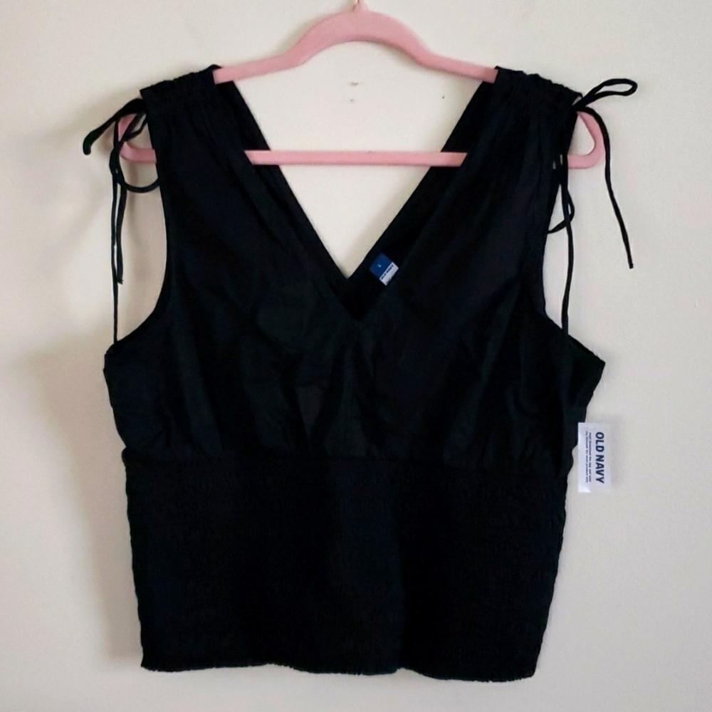 Old navy black ruched tie shoulder v neck cropped tank top. Women's large
